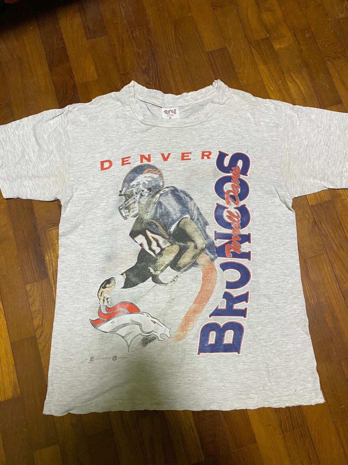 Vintage Style 97 Terrell Davis Denver Broncos NFL Sweatshirt T-shirt Ideal Gift for NFL Fans