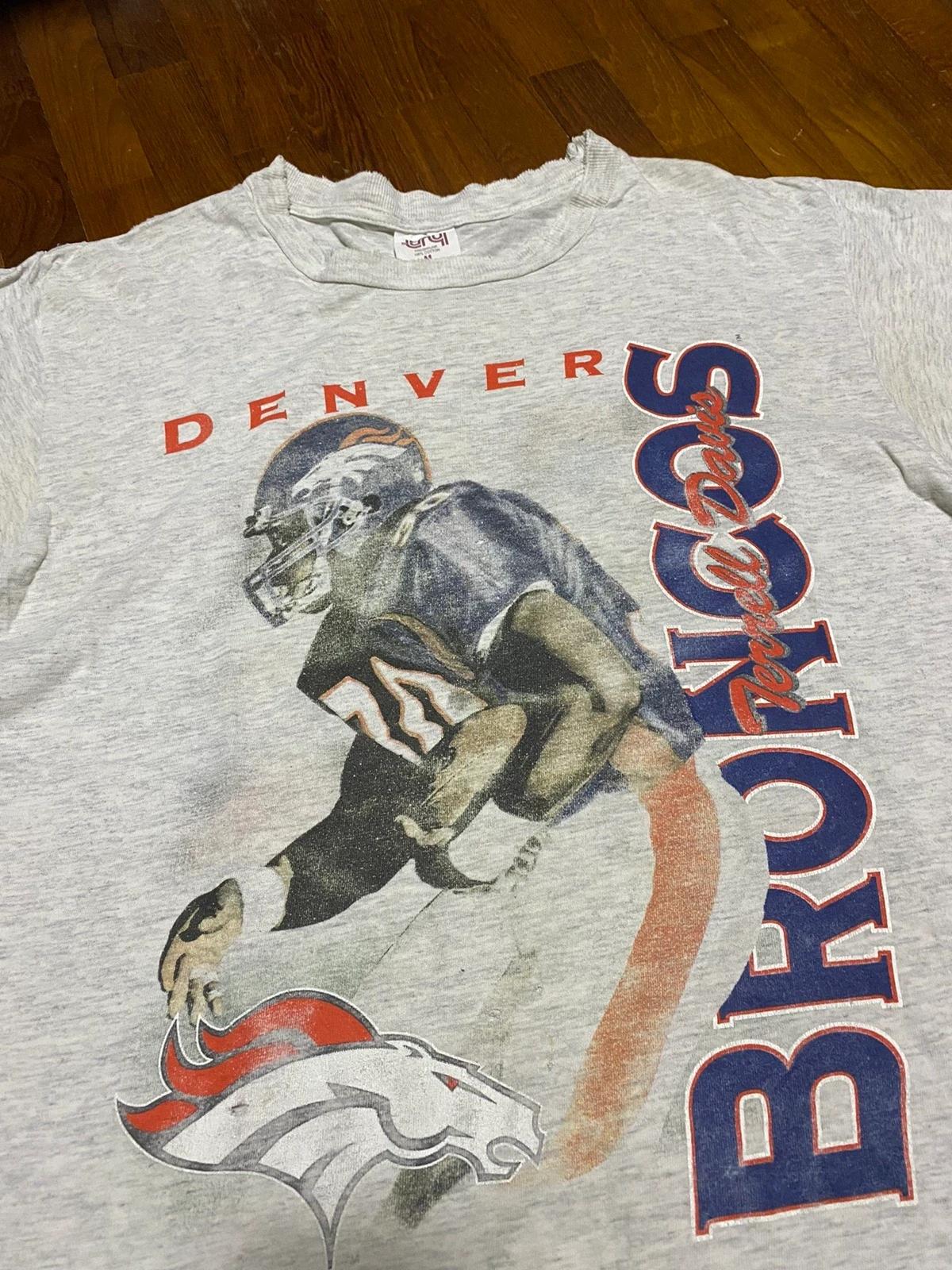 Vintage Style 97 Terrell Davis Denver Broncos NFL Sweatshirt T-shirt Ideal Gift for NFL Fans - Image 2