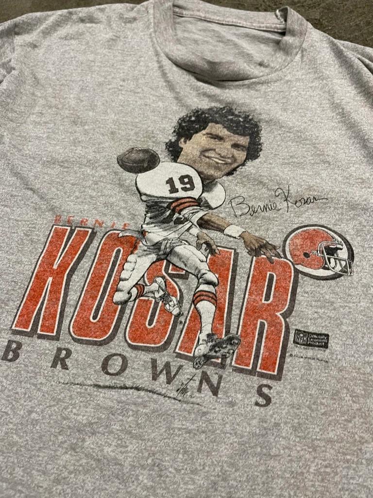 Vintage Style Cleveland Browns Bernie Kosar NFL Sweatshirt T-shirt Ideal Gift for NFL Fans - Image 2