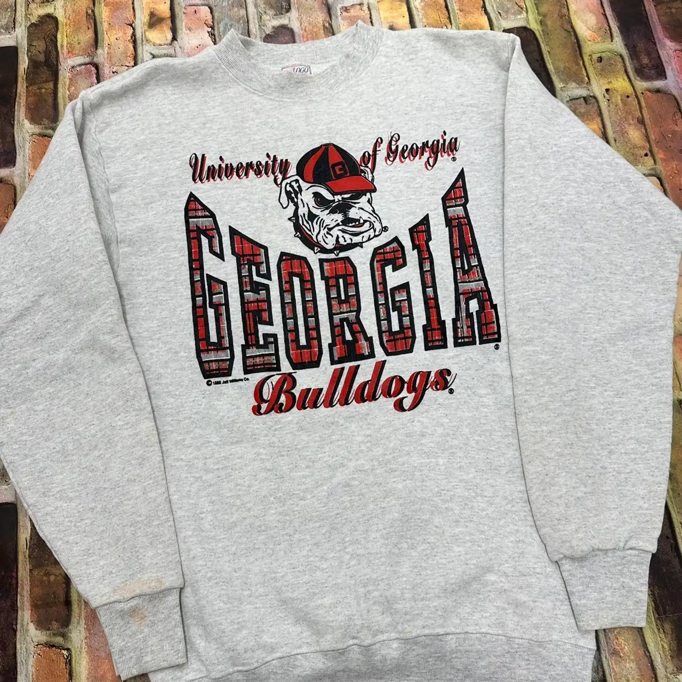 Vintage Style Georgia Bulldogs T-Shirt Sweatshirt Hoodie American Football Gifts Lover - Image 2