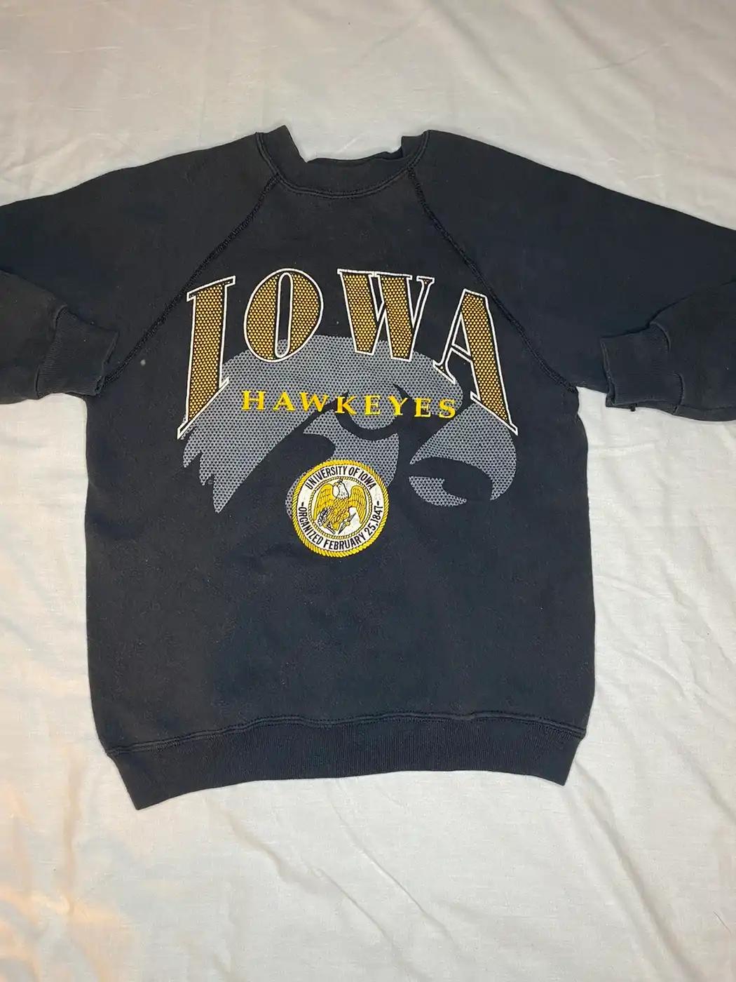 Vintage Style Iowa Hawkeye T-Shirt Sweatshirt American Football Sweatshirt Sports Gifts