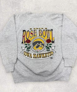 Vintage Style Iowa Hawkeyes T-Shirt Sweatshirt Hoodie American Football Gifts Lover