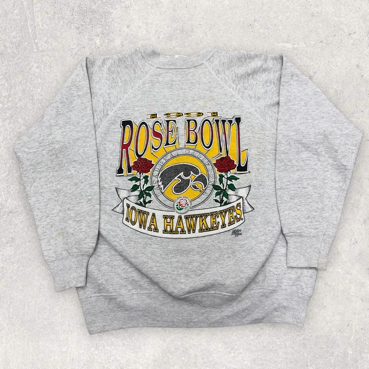 Vintage Style Iowa Hawkeyes T-Shirt Sweatshirt Hoodie American Football Gifts Lover