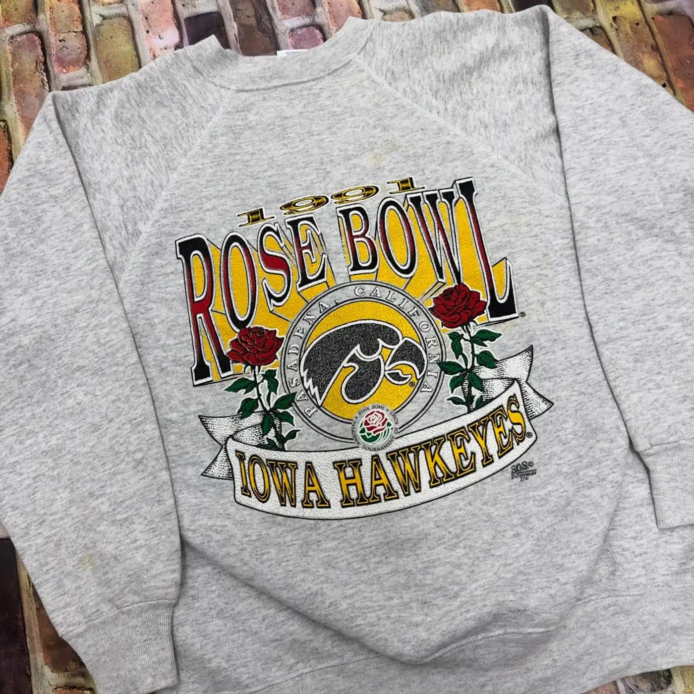 Vintage Style Iowa Hawkeyes T-Shirt Sweatshirt Hoodie American Football Gifts Lover - Image 2