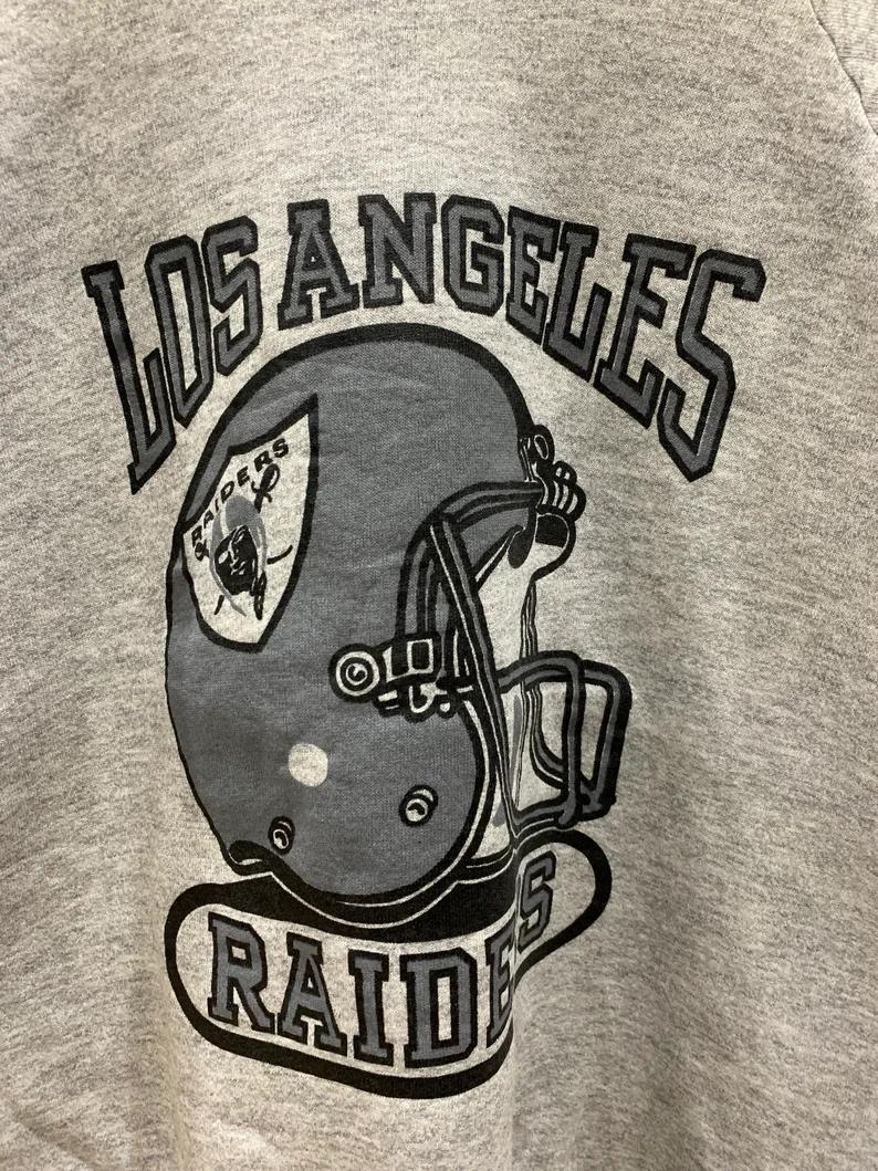 Vintage Style Los Angeles Raiders Sweatshirt T-shirt Ideal Gift for NFL Fans - Image 2