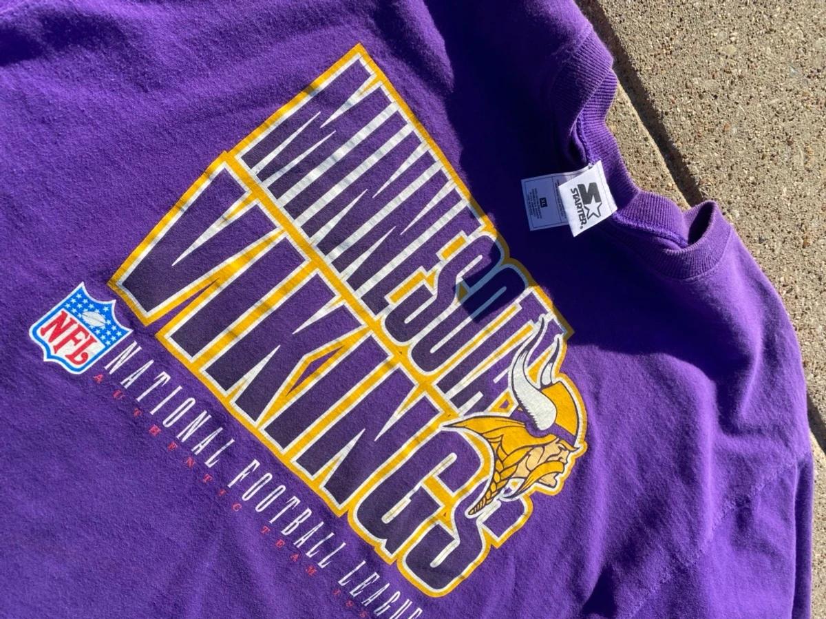 Vintage Style Minnesota Viking Sweatshirt T-shirt Ideal Gift for NFL Fans - Image 2