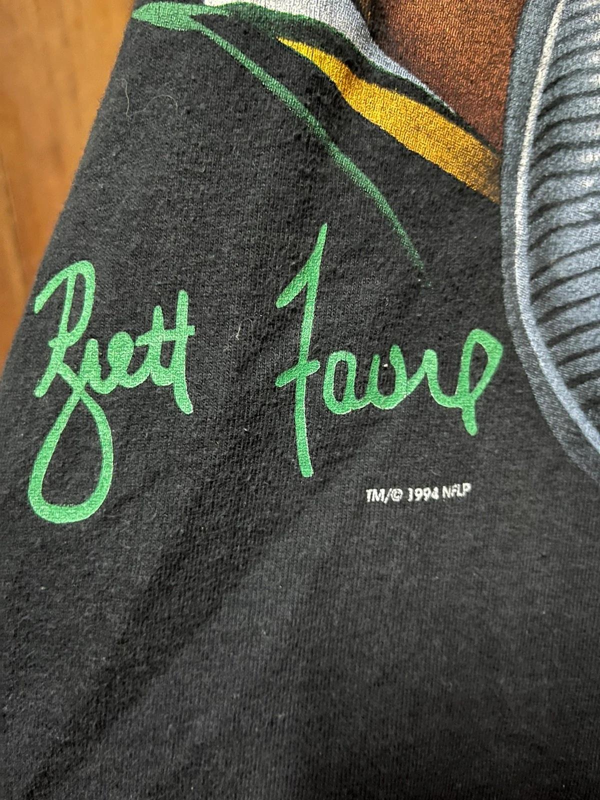 Vintage Style NFL Brett Favre Sweatshirt T-shirt Ideal Gift for NFL Fans