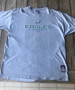 Vintage Style NFL Eagles Sweatshirt T-shirt Ideal Gift for NFL Fans
