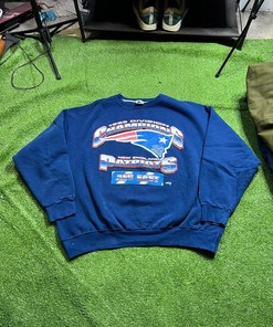Vintage Style New England Patriots AFC East Champions Starter Sweatshirt T-shirt Ideal Gift for NFL Fans