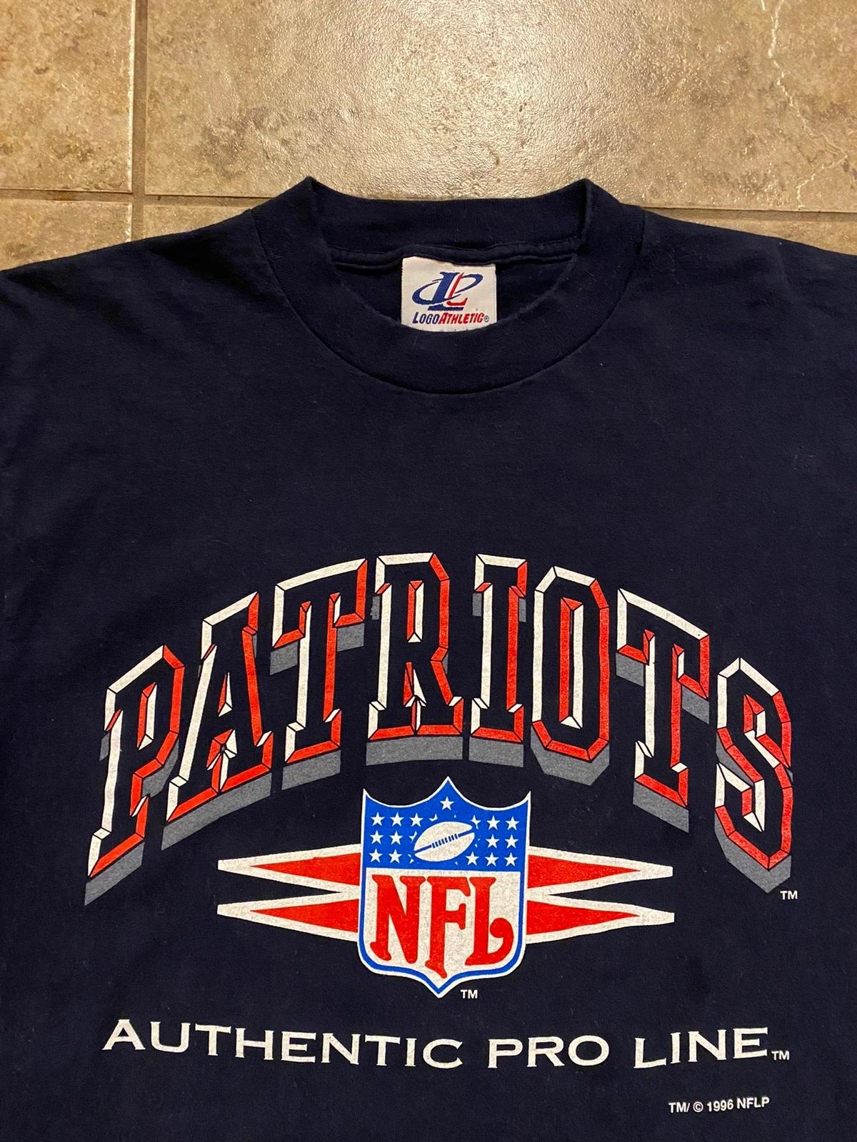 Vintage Style New England Patriots Logo Athletic Sweatshirt T-shirt Ideal Gift for NFL Fans