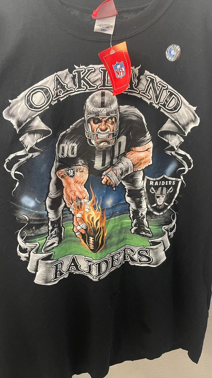 Vintage Style Oakland Raiders NFL Football Sweatshirt T-shirt Ideal Gift for NFL Fans - Image 2