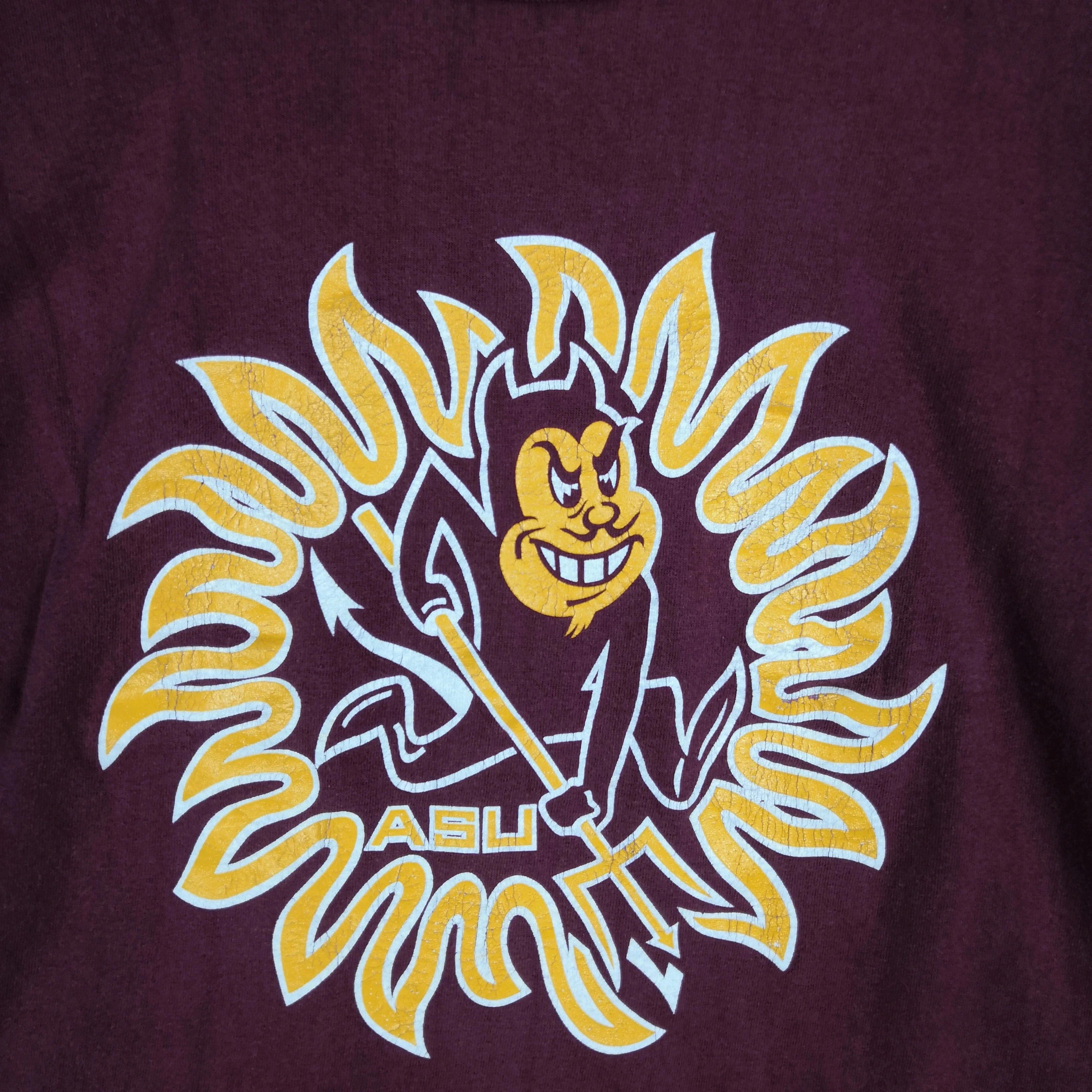 Vintage Style Starter Red Devil Starter Sweatshirt T-shirt Ideal Gift for NFL Fans - Image 2