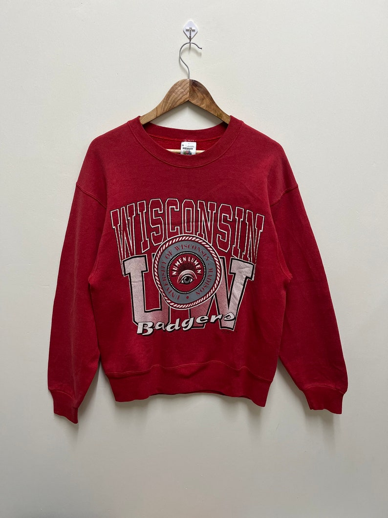 Vintage Wisconsin Badgers Crewneck Pullover Sweatshirt with 90s Print - Perfect for College Students and Fans