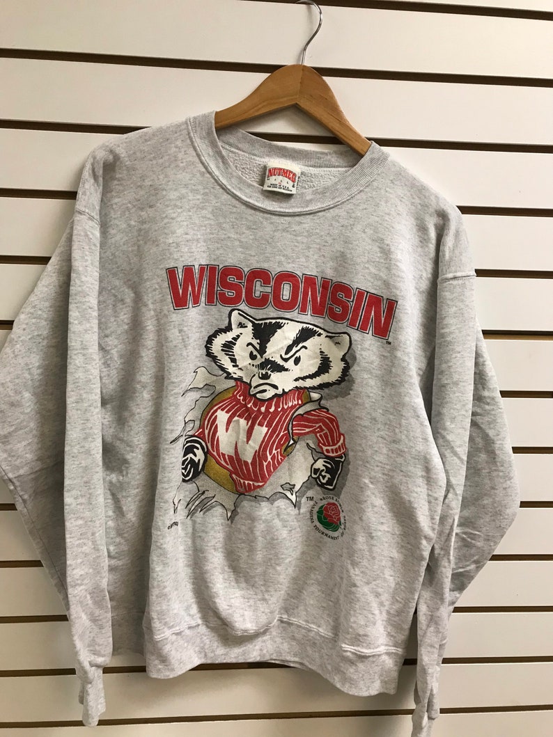 Vintage Wisconsin Badgers Sweatshirt, Perfect Gift for NCAA Fans