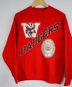 Wear Your Wisconsin Badgers Pride with a Vintage University of Wisconsin Red NCAA Print Crewneck Sweatshirt