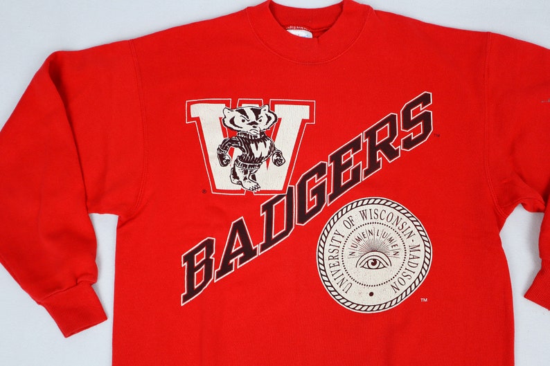 Wear Your Wisconsin Badgers Pride with a Vintage University of Wisconsin Red NCAA Print Crewneck Sweatshirt - Image 2