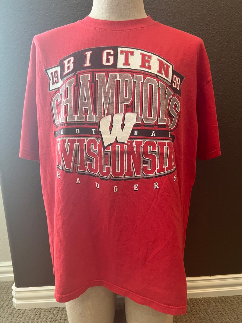 Wisconsin Badgers 1998 Big Ten Champs Red Shirt - Classic NCAA Clothing