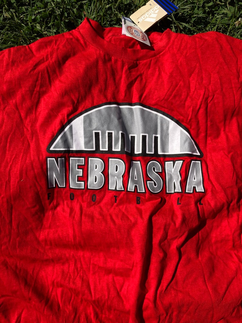 Y2K Nebraska Football Red Xxl Athletic Cotton Crewneck Graphic Sports Shirt Shirt - Image 2