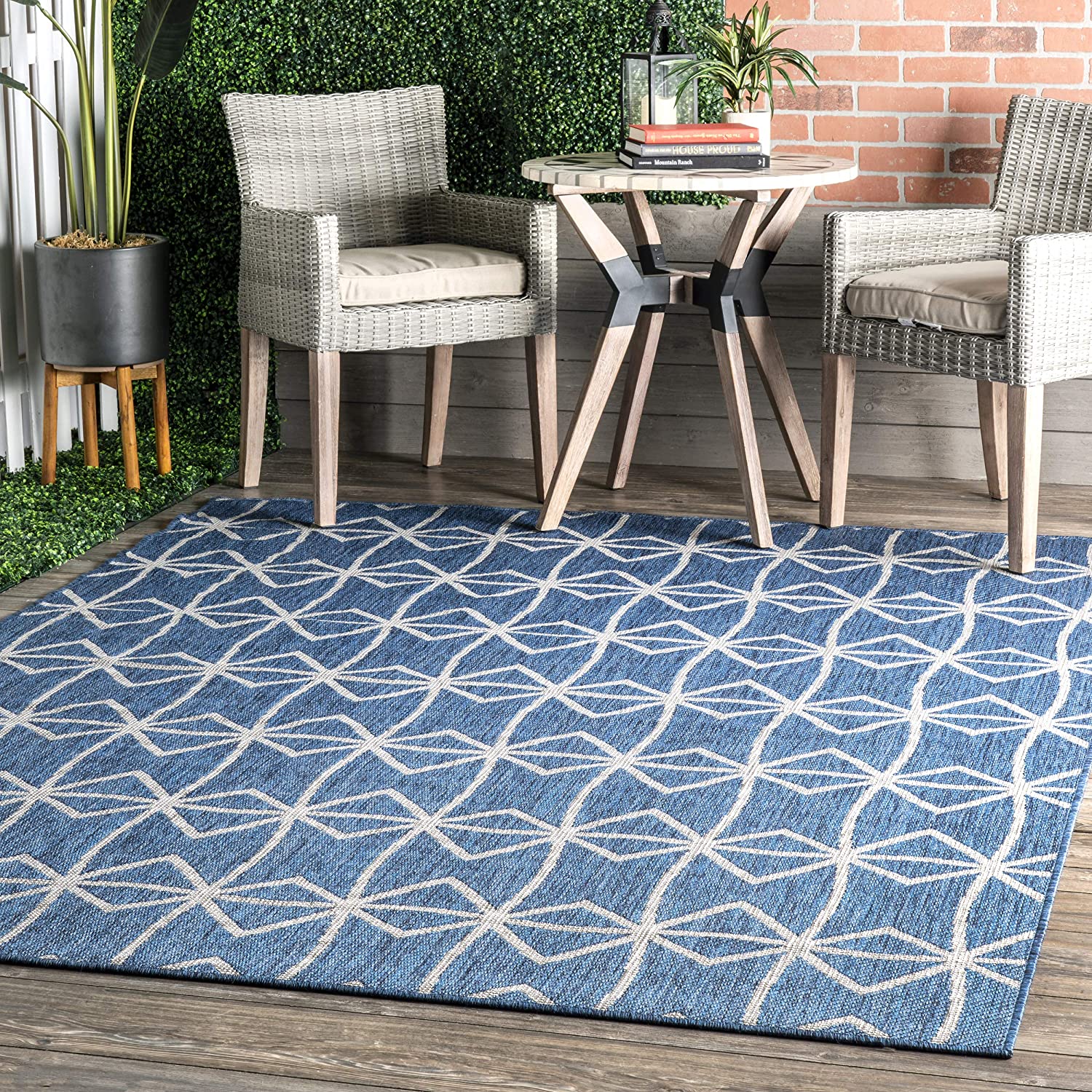 nuLOOM Saunders Geometric Indoor/Outdoor Area Rug in Blue or Light Grey with Optical Illusion Design - Image 2