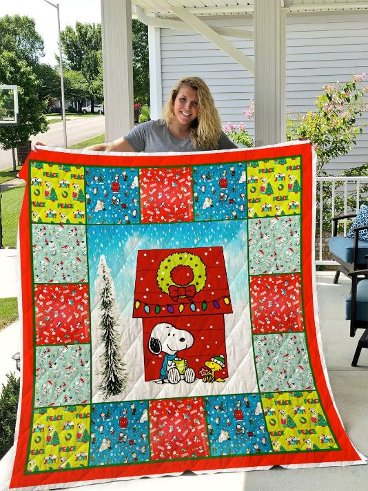 Adorable Snoopy Gift Quilt Blanket for Merry Christmas - Warm and Comfy