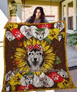 Alaskan Malamute Mom Sunflower Quilt Blanket - Cozy Blanket for Dog Lovers