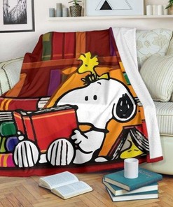 Bookworm Snoopy Premium Blanket - Perfect for Reading Nights