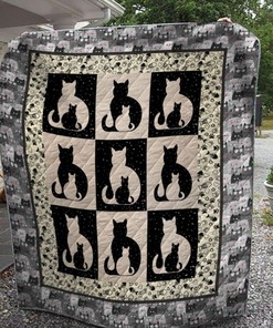 Cat In Black And White Cat Lo Quilt Blanket - A Beautiful Quilt Bedding Set for Monochromatic Cat Lovers