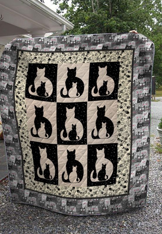 Cat In Black And White Cat Lo Quilt Blanket - A Beautiful Quilt Bedding Set for Monochromatic Cat Lovers
