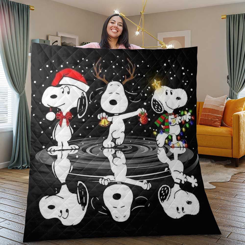 Cute and Festive Peanuts Snoopy Merry Christmas Quilt Blanket - Fun and Warm
