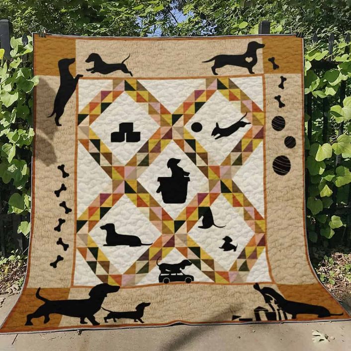 Dachshund pattern quilt blanket, perfect for dog lovers