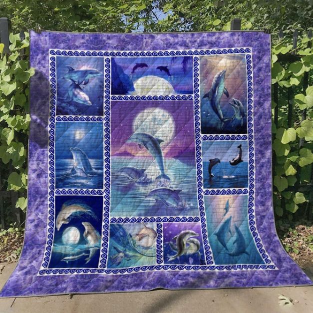 Dolphin and Moon Aesthetic Dolphin Lo Quilt Blanket - A Chic and Modern Look for Your Bedding