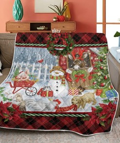 Don't Miss out on the Cute Farm Animals on this Christmas Quilt Blanket - Cozy and Cute