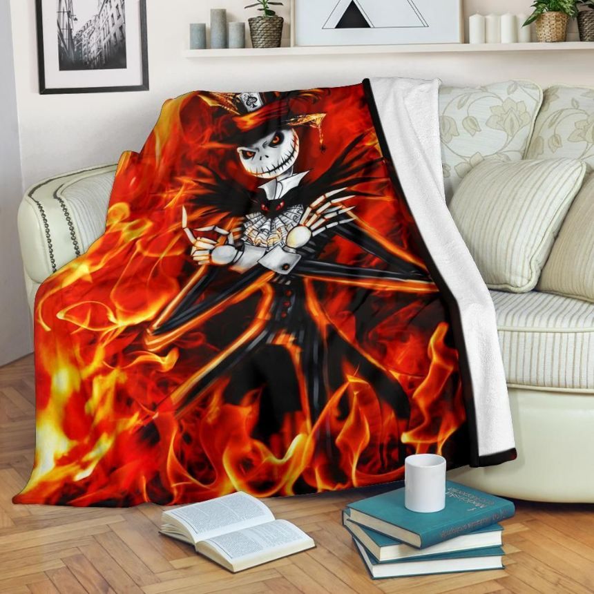 Fans of Nightmare Before Christmas will love this cozy and stylish Jack Skellington quilt blanket.