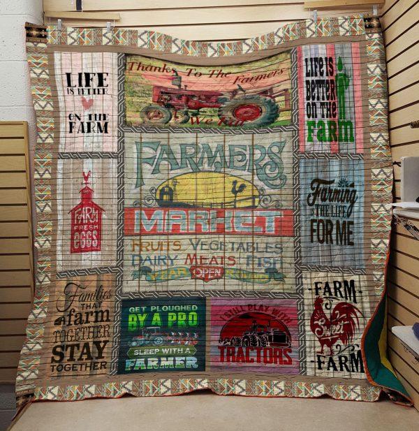 Farm life fans, cozy up with this Farm 9030052 quilt blanket