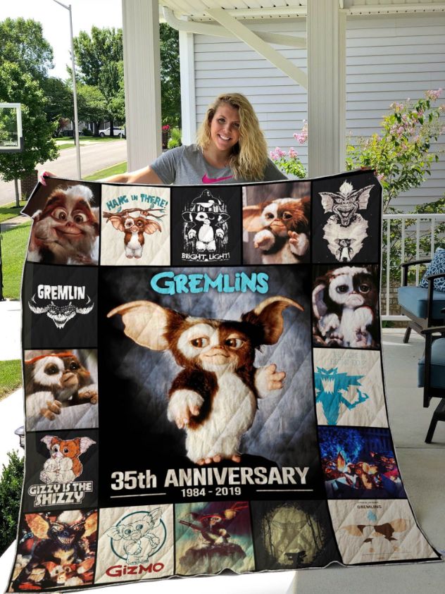 Gremlins All Season Collection Quilt Blanket - Celebrate the holidays with this fun Gremlins quilt blanket.
