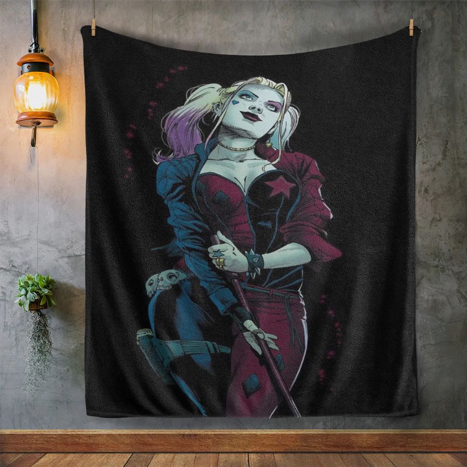 Harley Quinn fans, don't miss out on this quilt blanket