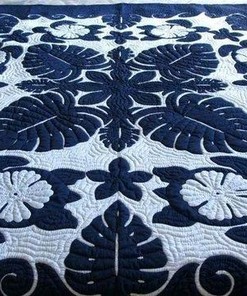Hawaiian Turtle Quilt Bedding Set: Soft Fleece Blanket with Turtle Design