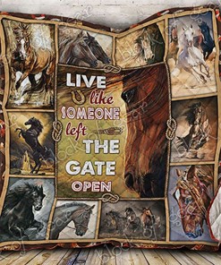 Horse Lover's Gate Open Quilt Bedding