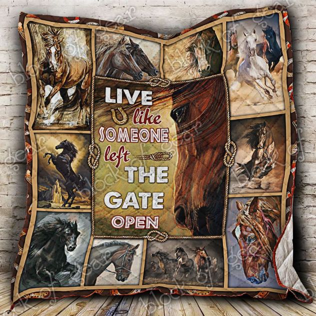 Horse Lover's Gate Open Quilt Bedding