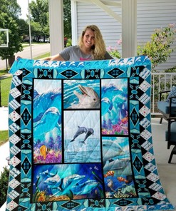 Jumping on the Ocean Dolphin Quilt Blanket - Perfect for Fans of Marine Life and Cozy Bedding