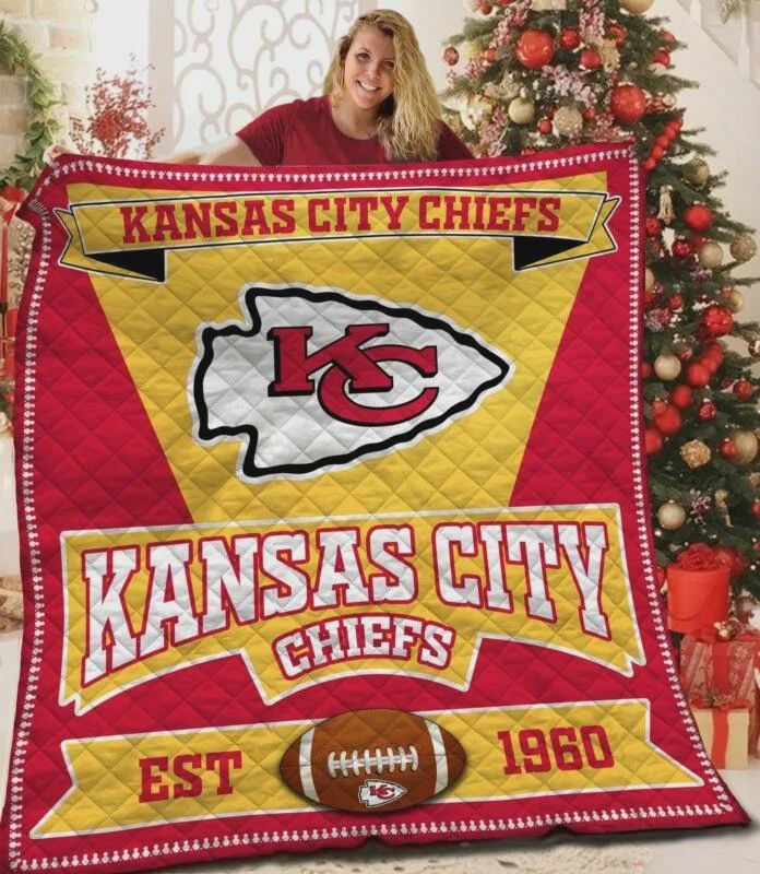Kansas City Chiefs football fans, don't miss out on this sporty quilt blanket