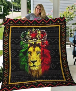 Lion King In Senegal Flag By Geometric Pattern Quilt Blanket