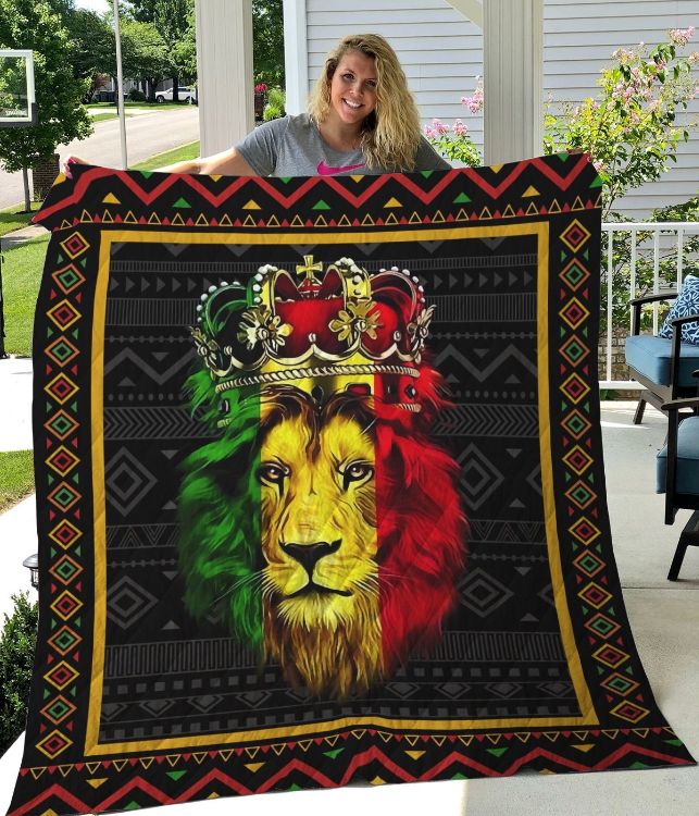 Lion King In Senegal Flag By Geometric Pattern Quilt Blanket