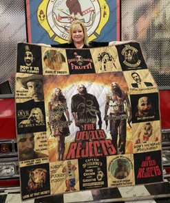 M- The DevilS Rejects Quilt Blanket - A Must-Have for Horror Fans