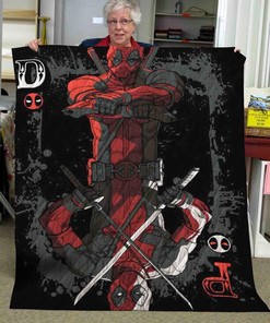 Marvel Fans Collection Quilt Blanket with Iconic Characters and Comfortable Material