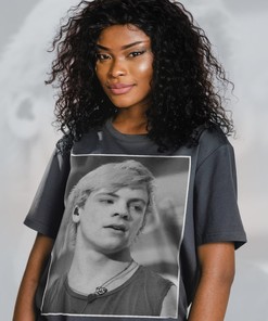 Minimalist Ross Lynch Tshirt for Fans of the Teen Idol