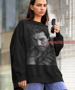 Oscar Isaac American Actor Sweatshirt | Photo of Oscar Isaac HernÃ¡ndez Estrada | Vintage 90s Distressed Shirt