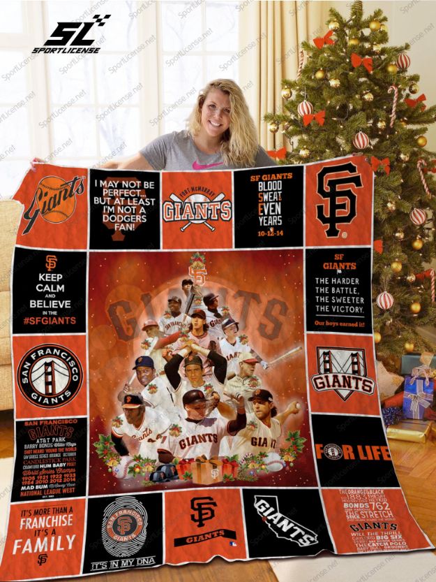 San Francisco Giants fans! Check out this Christmas quilt blanket