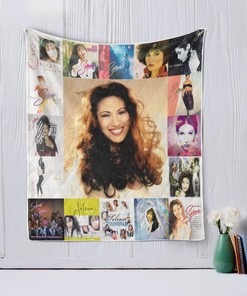 Selena fans, keep cozy with this style 2 quilt blanket