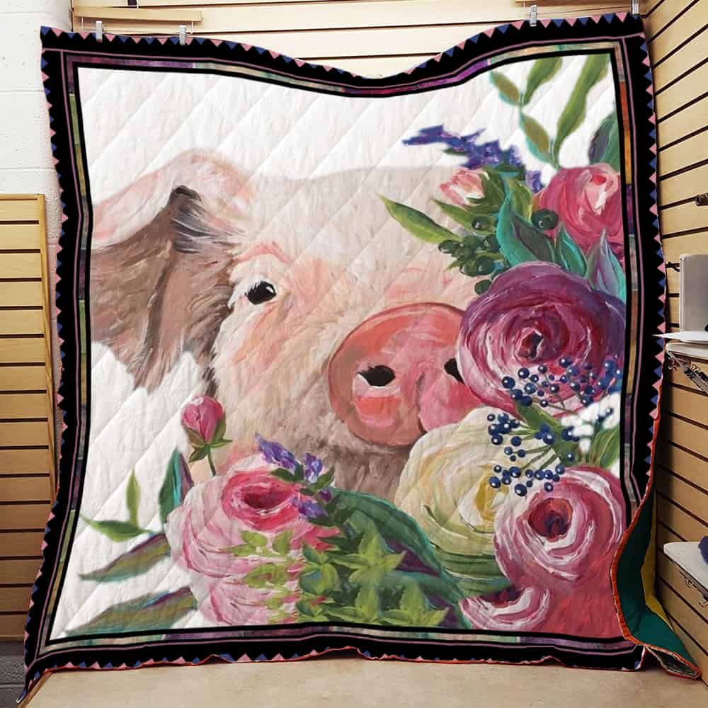 Show off your love for pigs with this flower pig quilt blanket